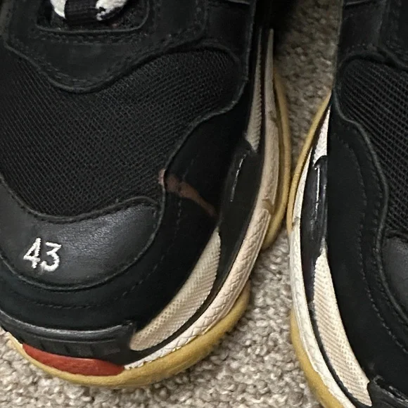 Balenciaga Men's Black and Red Sneakers - Picture 4 of 5